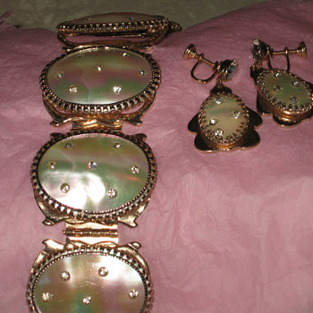 Mother of Pearl braclet & earrings