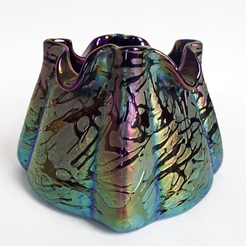 KRALIK  BACILLUS  VASE - Art Glass