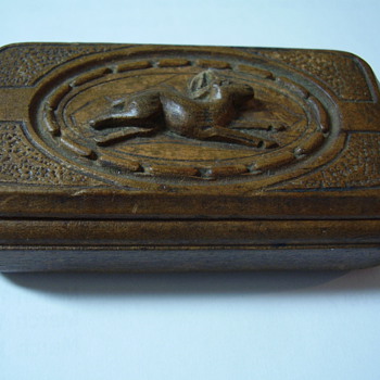 I think it's a snuff box...