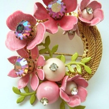 Vintage enamel flower brooch