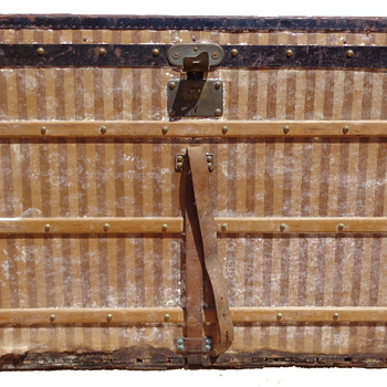 Special Louis Vuitton Restoration - Furniture