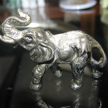Metal elephant figure - Animals