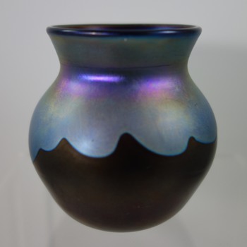 Early Charles Lotton iridescent blue/silver cabinet vase, 1974 - Art Glass