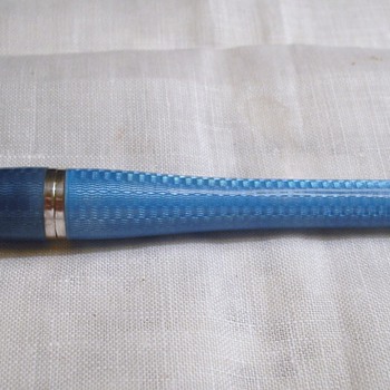Antique guilloche enamel cigarette holder with sterling guilloche holder. - Tobacciana
