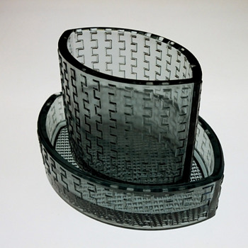 Ashtray and cigarette cup - unknown design. - Art Glass