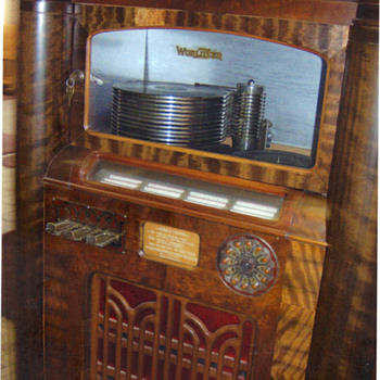 Wurlitzer model 412 with optional light bar 