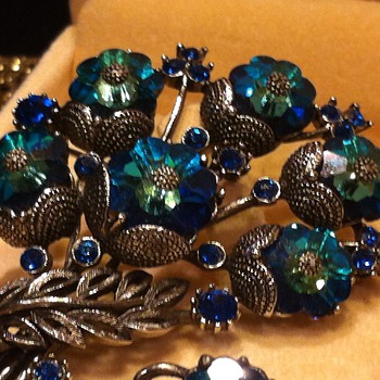 Weiss Demi Parure