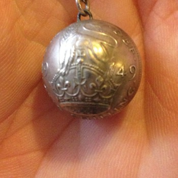 A lovely coin art  pendant - Fine Jewelry