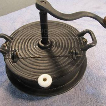 CAST IRON STIRRER, MIXER, GRINDER? - Kitchen