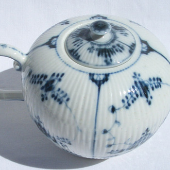 Blue White Porcelain Teapot Blue Underglaze Lion Rampant Mark