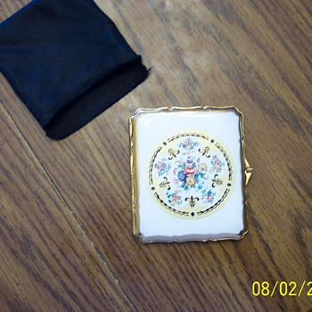 Ladies Cigarette case - Tobacciana