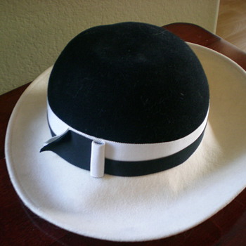 Old White & Black women's hat