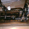 la reine/reina hand cranked sewing machine