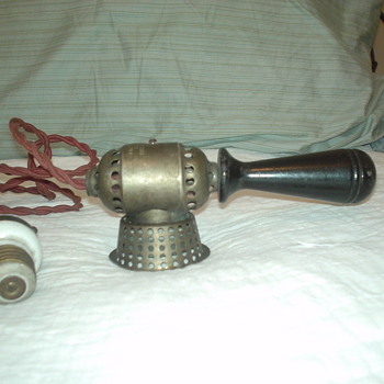 Very early G.E. electric cigar lighter with screw in plug - Tobacciana