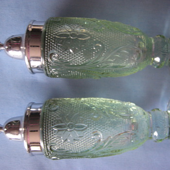 Depression Glass Green Salt & Pepper Shaker Set - Glassware