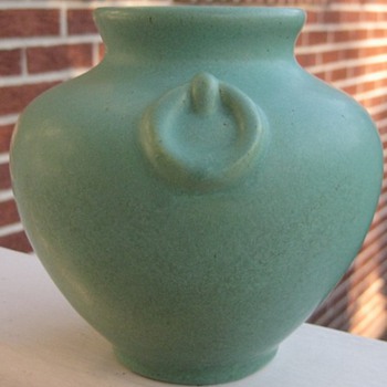 Ohio Region Yellow Pottery Ovoid Vase By Who??? - Art Pottery