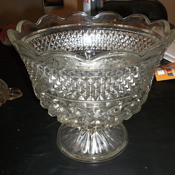 Heavy crystal bowl with pedestal (Compote?) - Glassware