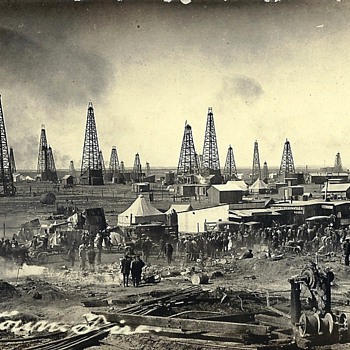 1918 RPPC - Newtown, Texas Oil Rig Fire - Postcards