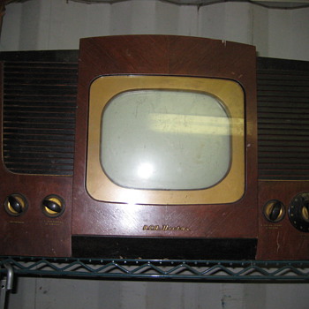 ANTIQUE BLACK AND WHITE TV
