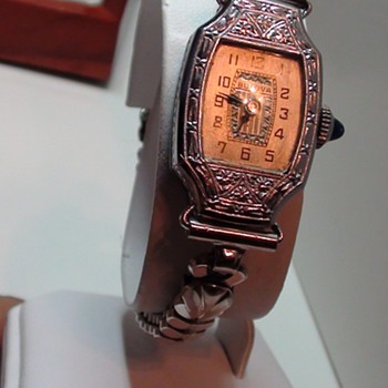 Miss Liberty Bulova 18k gold Ladies watch Year Unknown can you help..??1920s?? - Wristwatches