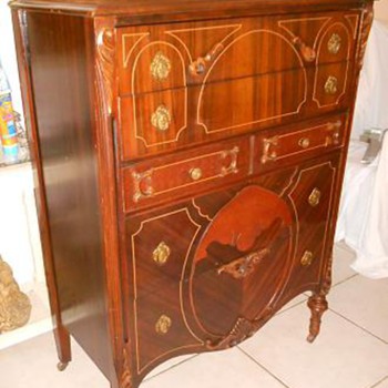 1920's Bassett Furniture Co. Chest of Drawers