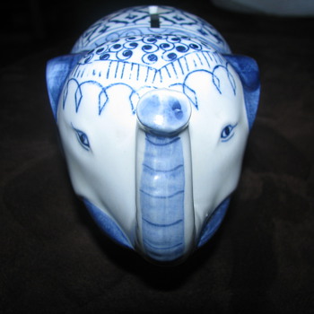 Blue elephant bank - Animals
