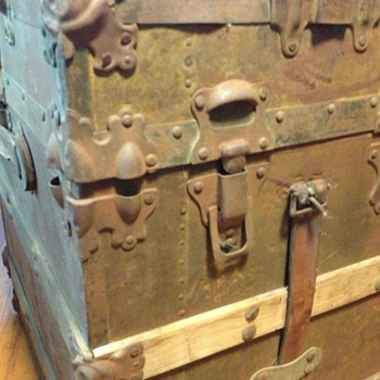 Metal Flat Top Trunk