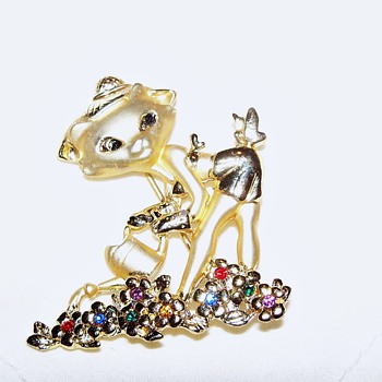 Mrs.Kitty in her garden... - Costume Jewelry