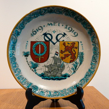NIEUW DELFTS BATAVIA VOC 1619 - 1919 - Art Pottery