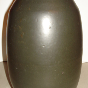 MATTED VASE DOES ANYONE RECOGNIZE SIGNATURE? - Art Pottery