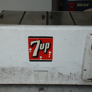 7 UP very large old cooler