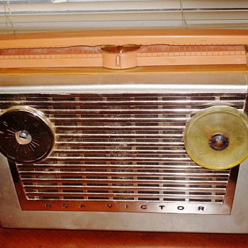 Vintage RCA Victor Radio - Radios