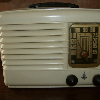 1939 Emerson DB301 - Radios