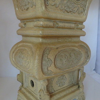 Antique Chinese Urn pre-Ming (?) Dynasty - Asian