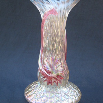 Kralik art glass Vase Martele' with applied pink  Starburst or Abstract Flower ca 1900-1930 - Art Glass
