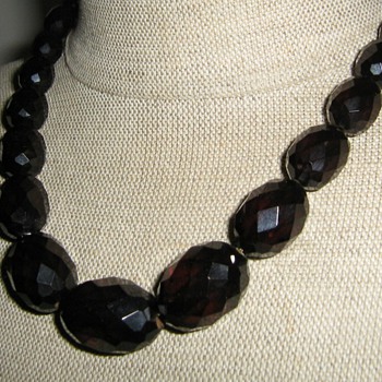 Cherry bakelite graduated necklace - restrung - Costume Jewelry