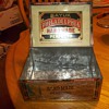 HINGED TOP DISPLAY CIGAR TIN