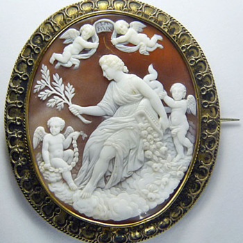 Fine large Be quiet Victorian cameo