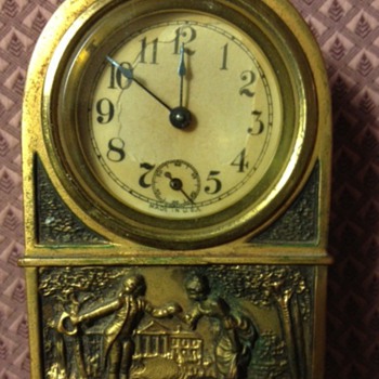 Small brass windup clock - Clocks