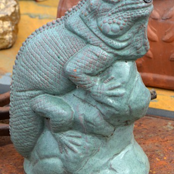 Iguana Fountain - Animals