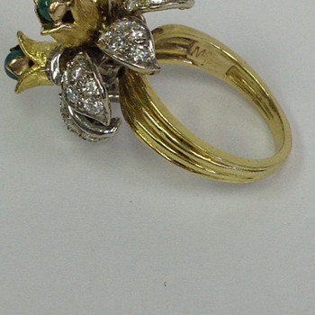 antique ring of 18k and diamonds/ round emeralds