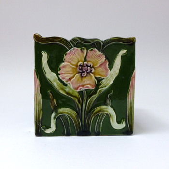 Majolica flower pot - Art Pottery