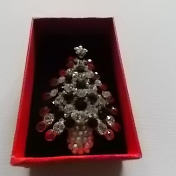Vintage Christmas Tree Brooch - Costume Jewelry