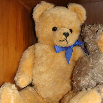 Here are some  individual photos of my old Friends - Dolls