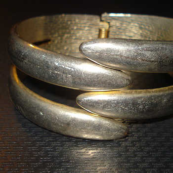 BRACELET - Costume Jewelry