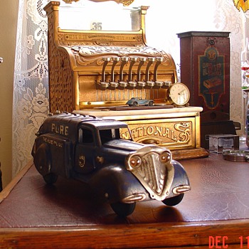 1934-1936  Metalcraft of St.Louis...Pure Oil Co. Tanker Truck - Model Cars