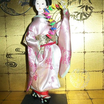 Maiko with Paper Cranes - Dolls