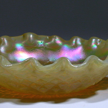 Kralik Quilted Diamond Decor - Art Glass