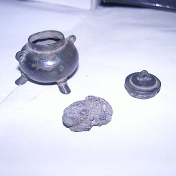 Frog Fossil of Tombs Unearthed - Asian