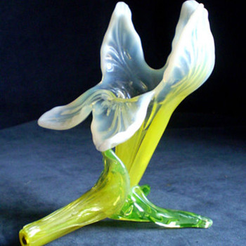 KRALIK OPAL FLOWER - Art Glass